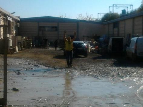 I veri protagonisti, i volontari senz'uniforme e senza fondi.  Chiamateli angeli del fango, chiamateli amici, ma NON chiamateli Protezione CIvile