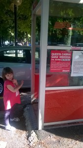 Una delle ultime cabine telefoniche di Orvieto