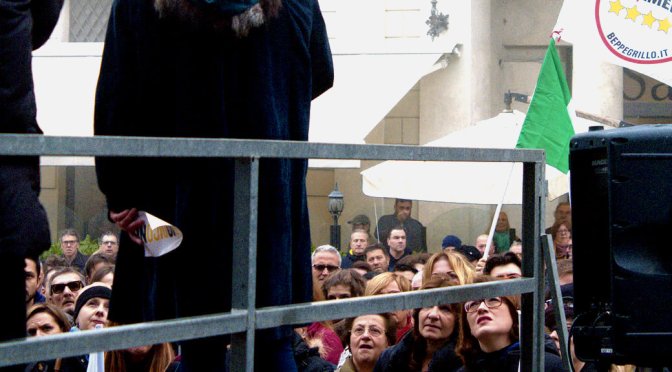 Non rideva nessuno. (Foto dal comizio Io Dico No)